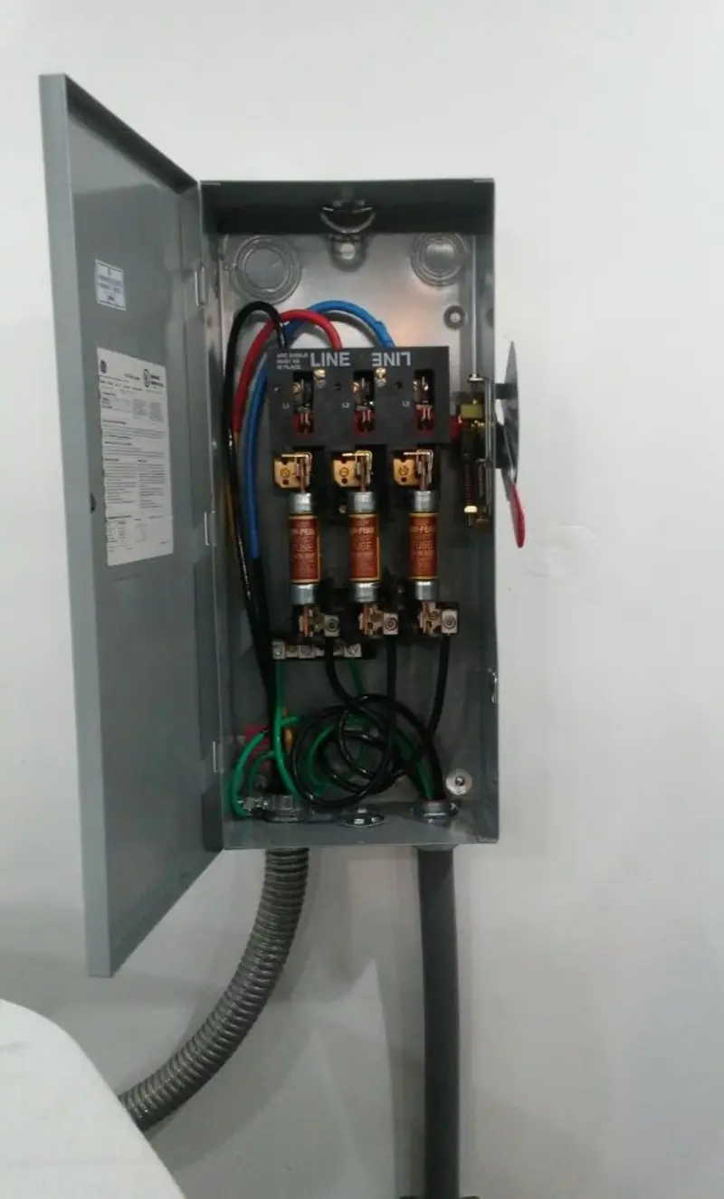 Three-phase disconnect switch installed for Electrical Wiring & Rewiring in Blountville